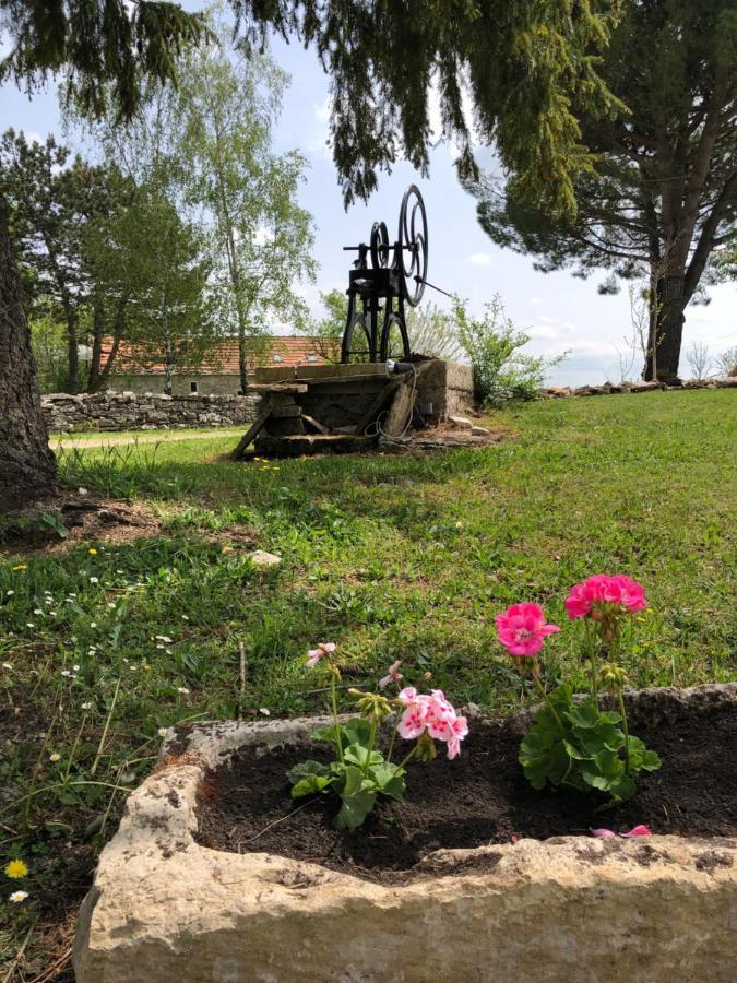 Domaine De Monplaisir Bed & Breakfast Caylus Ngoại thất bức ảnh